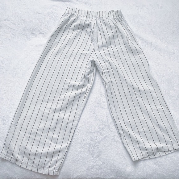 (FIRM PRICE) White & Black Pinstripe Cropped Wide Leg Pants - Picture 9 of 11
